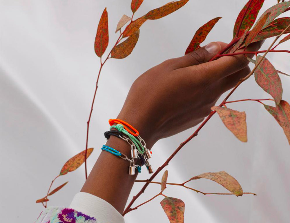 Virgil Abloh et Louis Vuitton ont créé des bracelets pour l'Unicef WAVE®